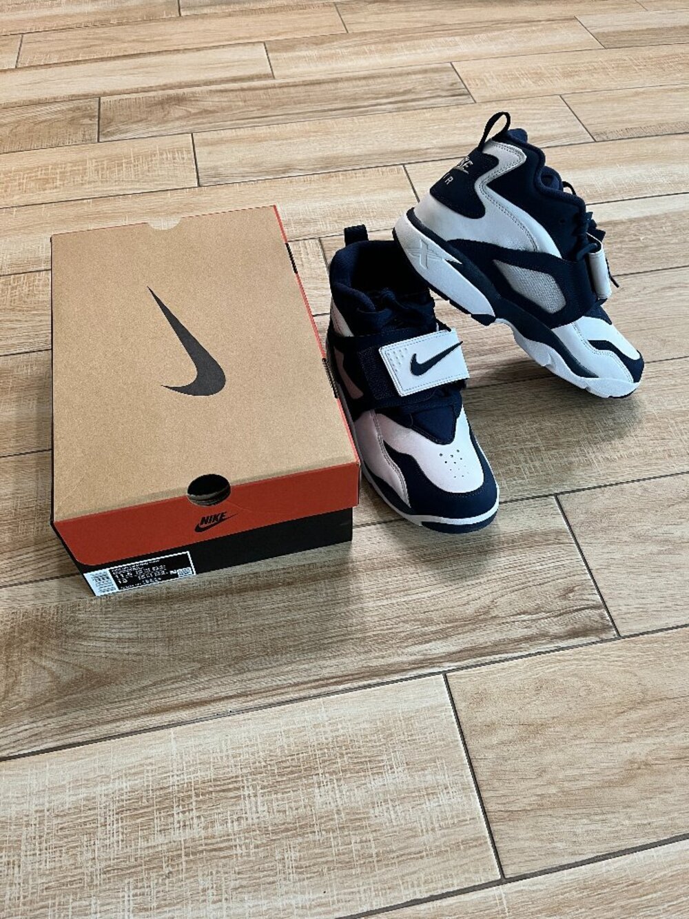 Unisex NEW Nike Air Diamond Turf FZ8224-101 - Mens 11.5 / Womens 13